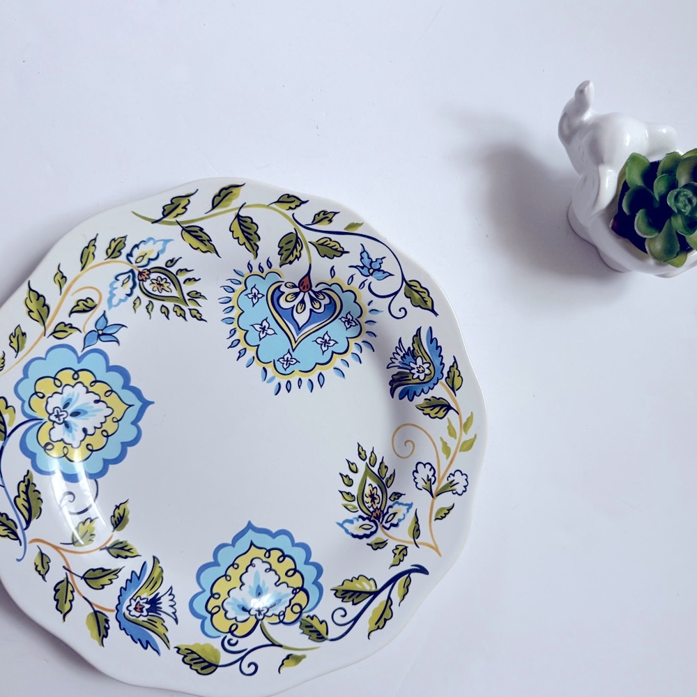 The Longaberger Company. Earth and Sky serving dish . Beautiful floral design .
